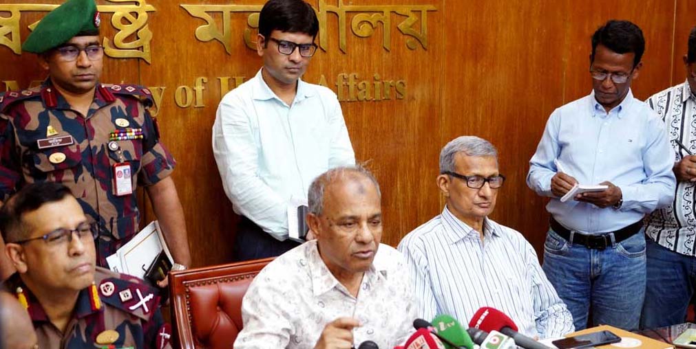 পুলিশের হাতে মারণাস্ত্র থাকছে না, পুনর্গঠিত হচ্ছে র্যাব
