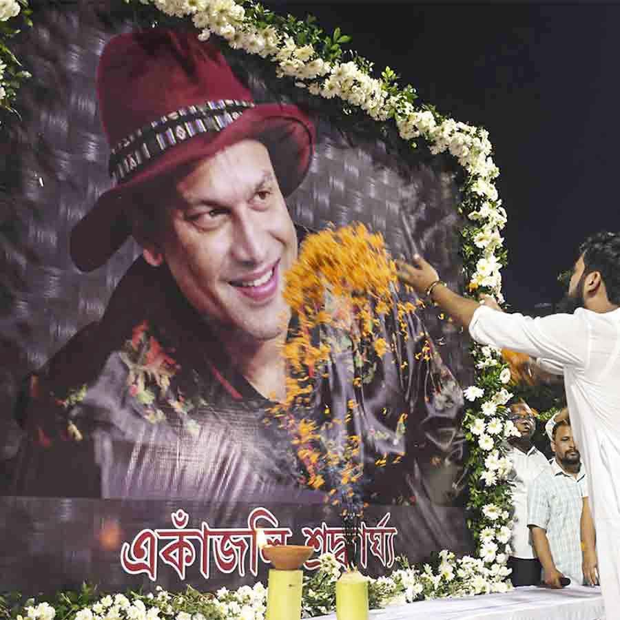 হাজার জনতার সামনে মঞ্চ থেকে শিল্পীর ঘোষণা-আমার কোনো ধর্ম নেই