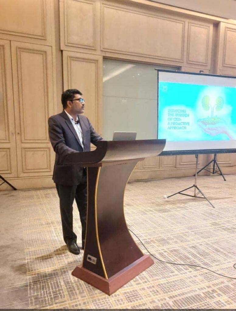 সেমিনারে বক্তব্য রাখছেন ডা. পার্থ কর্মকার