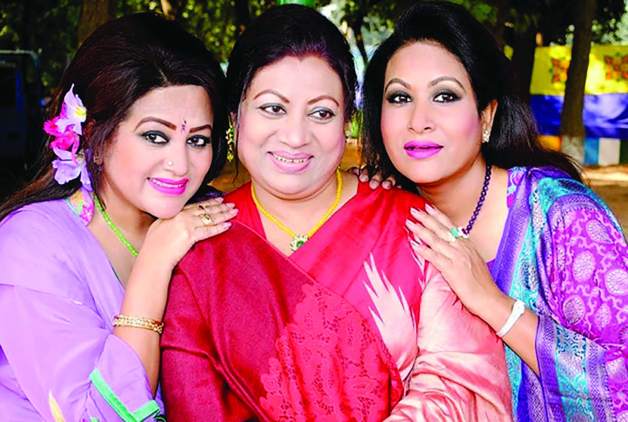 ছোট দুই বোনও সফল নায়িকার। এরমধ্যে একজন আবার আন্তর্জাতি পর্যায়ে অভিনয় করে খ্যাতি অর্জন করেছেন।