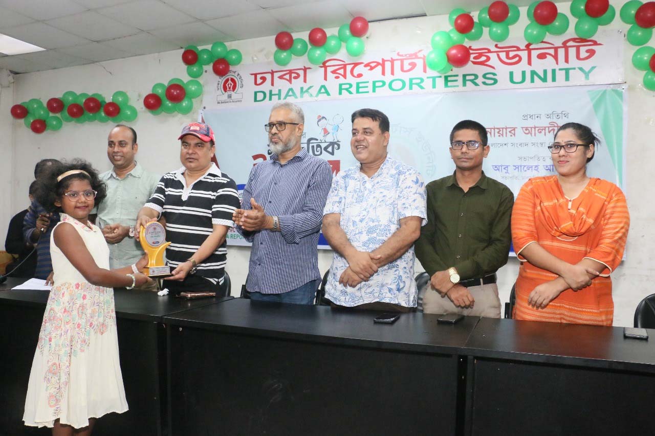 শিশুদের হাতে মোবাইল না দিতে আহ্বান বাসস চেয়ারম্যানের