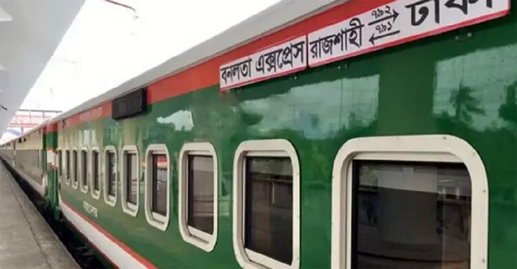 বনলতা এক্সপ্রেসে সেনাবাহিনীর নেতৃত্বে তল্লাশি বিপুল বিদেশি অস্ত্র ও বিস্ফোরক উদ্ধার