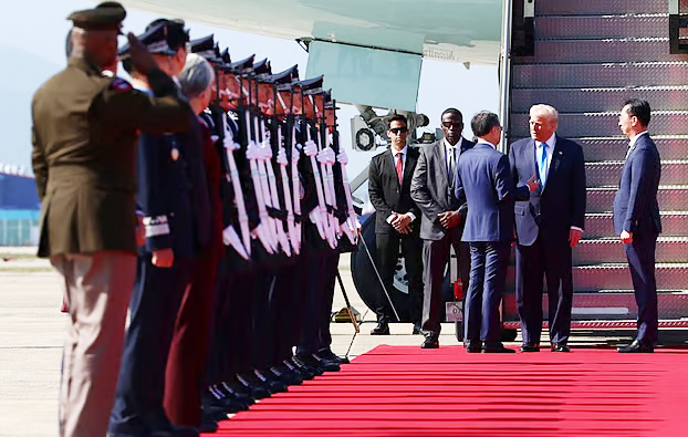 কিমের সতর্ক বার্তা? ট্রাম্পের সফরের ঠিক আগেই ক্ষেপণাস্ত্র পরীক্ষা