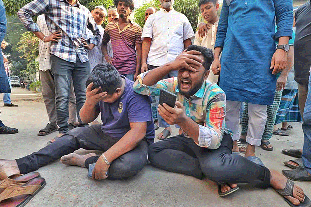 কয়েক দশকের মধ্যে শক্তিশালী ভূমিকম্পে বাংলাদেশে মৃত ৬ 