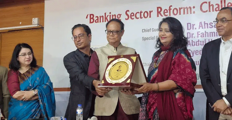 ব্যাংক খাতে আস্থা ফেরাতে আংশিকভাবে সফল: গভর্নর আহসান মনসুর