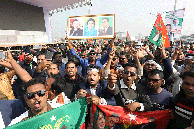 তারেক রহমানের স্বদেশ প্রত্যবর্তন উপলক্ষে গণসংবর্ধনা এলাকায় কর্মীদের ভিড়