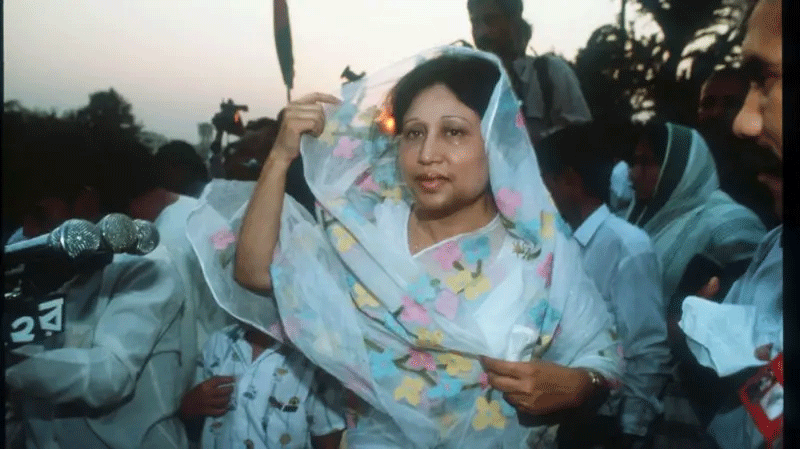 ১৯৯১ সালে একটি নির্বাচনের আগে প্রচারণা করছেন বিএনপি নেত্রী খালেদা জিয়া