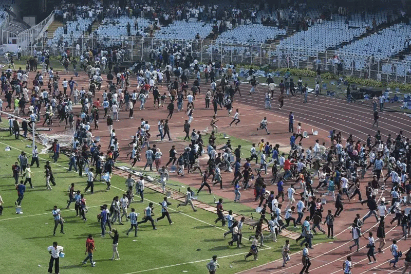 মেসির কলকাতা সফরের বিশৃঙ্খলার জেরে পদত্যাগ পশ্চিমবঙ্গের ক্রীড়ামন্ত্রীর