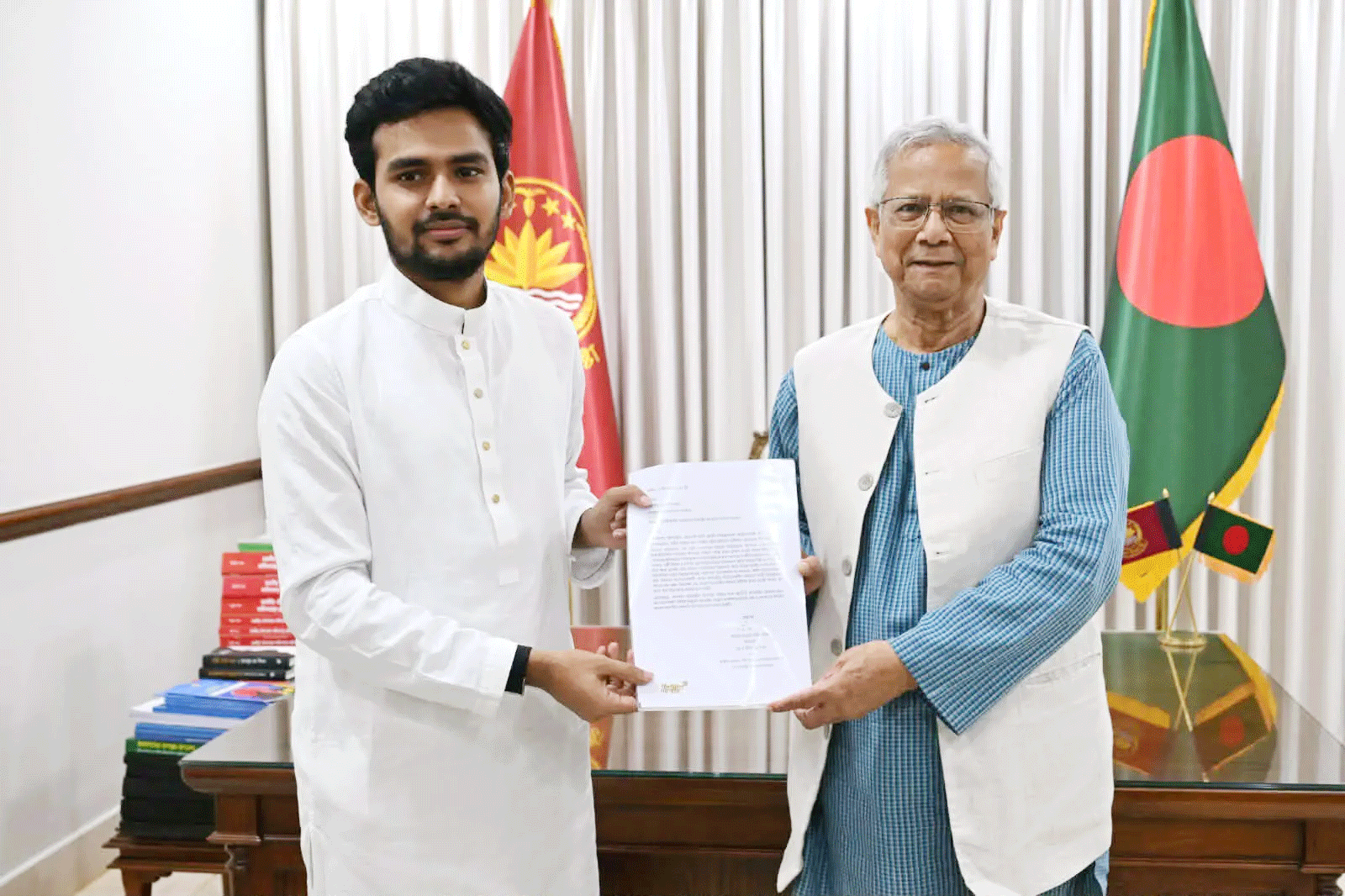 আসিফ ও মাহফুজের পদত্যাগ গ্রহণ করলেন প্রধান উপদেষ্টা