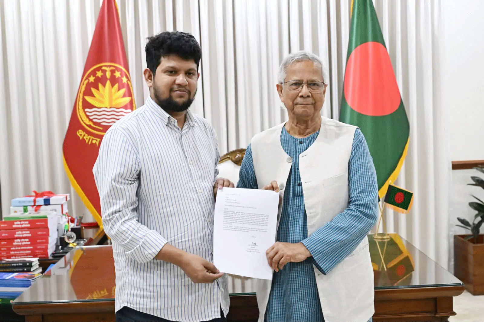 আসিফ ও মাহফুজের পদত্যাগ গ্রহণ করলেন প্রধান উপদেষ্টা