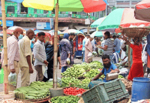 রমজানে নিত্যপণ্যের বাজারে লাগামহীন ঊর্ধ্বগতি, চাপে সাধারণ ভোক্তা