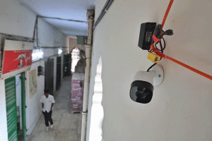 ভোটকেন্দ্রে মোবাইল ফোন বহনে কঠোর নিষেধাজ্ঞা জারি