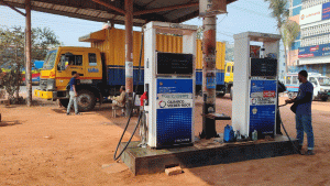 জ্বালানি সংকট ও নিরাপত্তাহীনতায় বন্ধের শঙ্কায় দেশের পেট্রোল পাম্প