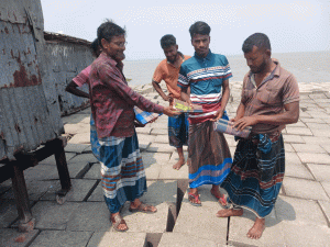 ঈদ আনন্দ আর মানবিকতার উজ্জ্বল উৎসব