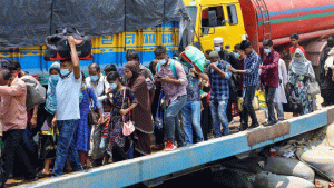 ঈদের ছুটি শেষে ঢাকামুখো মানবঢল