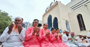 আজ পবিত্র ঈদুল ফিতর, আনন্দ আর মানবিকতার এক অনন্য মিলনমেলা 