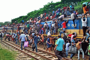 দেড় কোটি মানুষ ছাড়ছে ঢাকা, ঈদে জনস্রোত সামাল দেওয়া বড় চ্যালেঞ্জ”