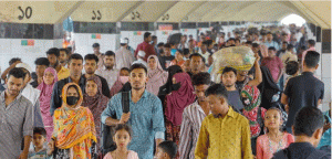 ঈদের ছুটি শেষে ঢাকামুখো মানবঢল, মঙ্গলবার খুলছে অফিস-আদালত