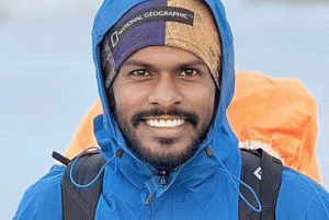 পায়ে হেঁটে সমুদ্র থেকে এভারেস্ট কৃষকের ছেলের বিস্ময়কর কীর্তি