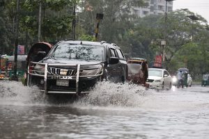 দেশজুড়ে কালবৈশাখীর দাপট: স্বস্তির বৃষ্টি, সঙ্গে ভোগান্তি ও সতর্কতা 