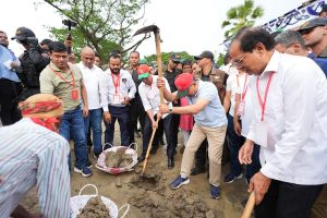 ময়মনসিংহের ত্রিশালে তিন দিনব্যাপী জাতীয় কবি কাজী নজরুল ইসলামের ১২৭তম জন্মজয়ন্তী অনুষ্ঠানের উদ্বোধনী অনুষ্ঠানে বক্তব্য দেন প্রধানমন্ত্রী তারেক রহমান। আজ বিকেলে নজরুল একাডেমি মাঠেছবি: বিএনপির মিডিয়া সেলের সৌজন্যে