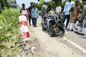 সড়ক নয়, যেন মৃত্যুর উপত্যকা! লোবানের গন্ধে ফিকে ঈদের আনন্দ