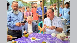 রাজশাহীর আম ও কালাইরুটির স্বাদে মুগ্ধ মার্কিন অতিথি  