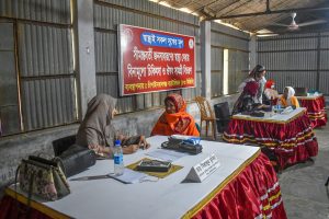 চাঁপাইনবাবগঞ্জের চরাঞ্চলে বিজিবির মানবিক উদ্যোগ