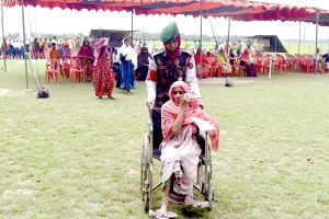 চাঁপাইনবাবগঞ্জের চরাঞ্চলে বিজিবির মানবিক উদ্যোগ