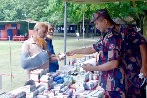 চাঁপাইনবাবগঞ্জের চরাঞ্চলে বিজিবির মানবিক উদ্যোগ