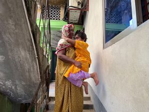 মায়ের কোলে ভর করে বিশ্ববিদ্যালয়ের গণ্ডি পেরোনো রাজিয়ার স্বপ্ন এবার স্বাবলম্বী হওয়া
